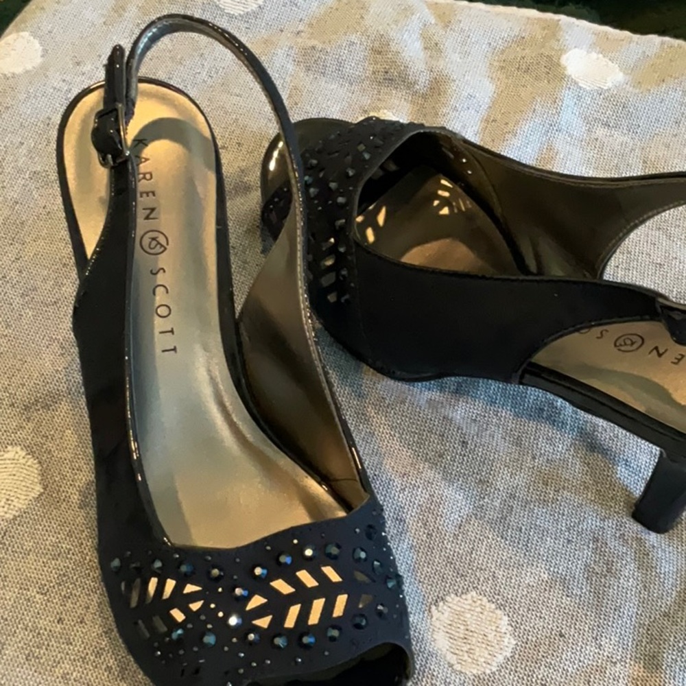 Women’s NIB Karen Scott Brookee Sz 7.5W in Navy. I didn’t see the W! 😭😭😭😭😭